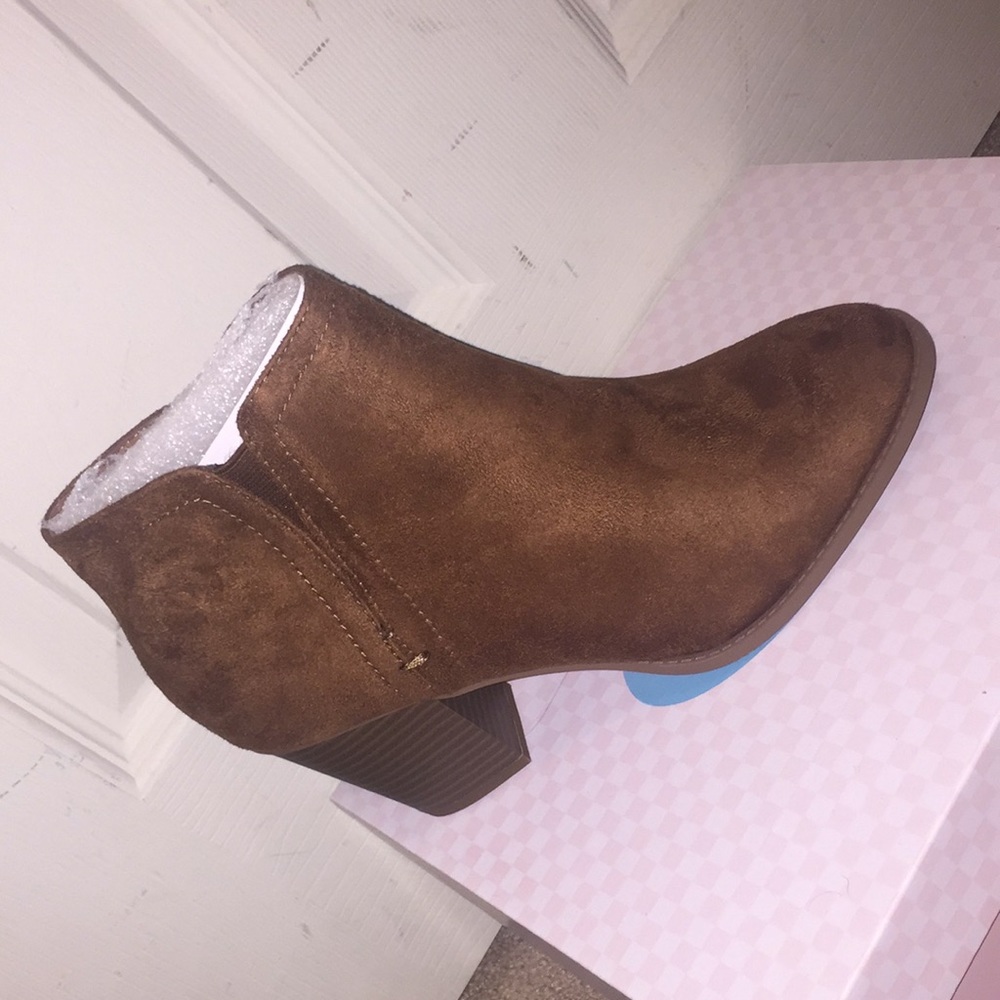 Short boots